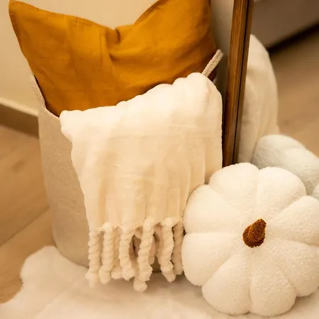 Apartment Seren - Crafted With & Care